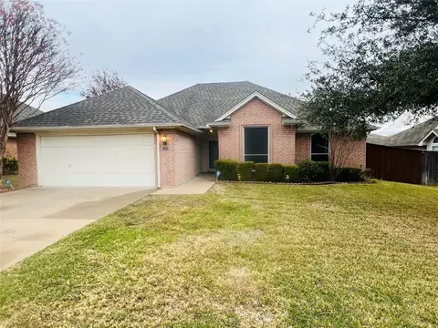 1200 Highcrest Dr, Burleson, TX 76028