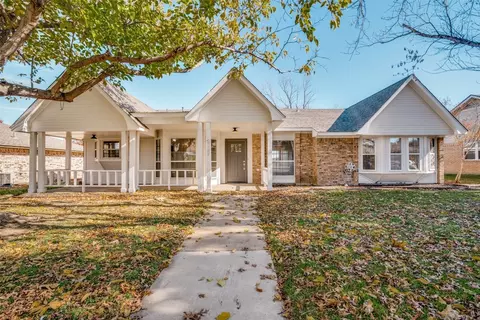 2137 Oriole Dr, Lewisville, TX 75077