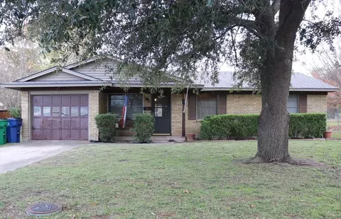 516 Lake Park Ave, Waxahachie, TX 75165