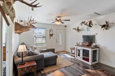 421 E Munson St, Denison, TX 75021 photo 5