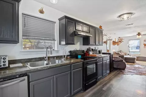 421 E Munson St, Denison, TX 75021 photo 8