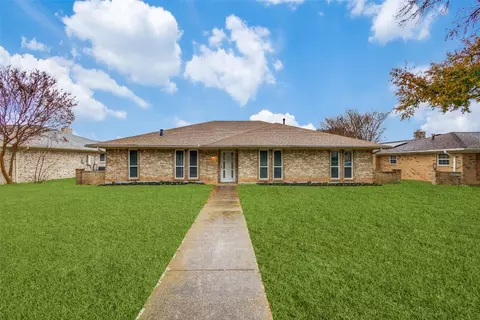 1319 Juniper Ln, Lewisville, TX 75077