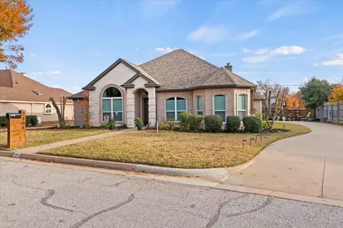 3804 Meadowmere Ln, Arlington, TX 76001