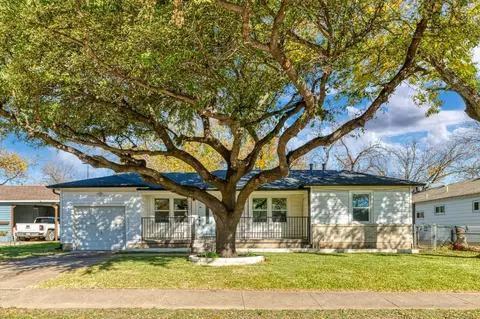 4921 Stephanie Dr, Haltom City, TX 76117