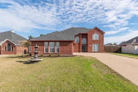 251 Cobblestone Cir, Red Oak, TX 75154