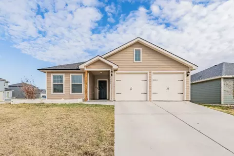 8528 Smokey Creek Pass, Fort Worth, TX 76179