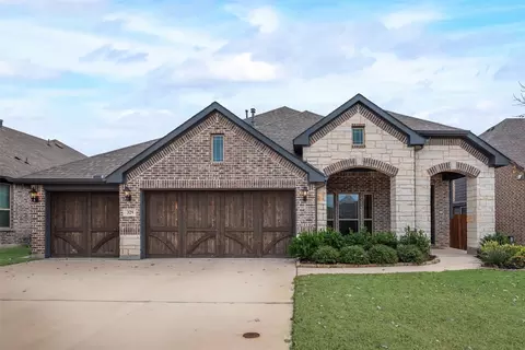 329 White Tail Ln, Alvarado, TX 76009
