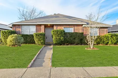 937 Applewood Dr, Cedar Hill, TX 75104