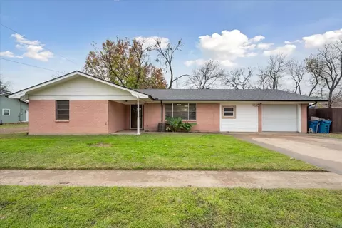 201 N Fordyce St, Blooming Grove, TX 76626