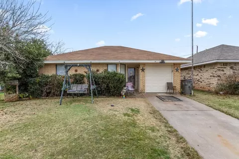 1213 Oakhurst Dr, Wichita Falls, TX 76302