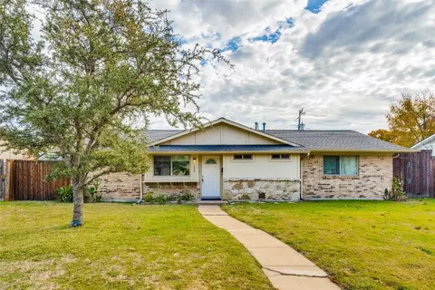 120 N Briarcrest Dr, Richardson, TX 75081