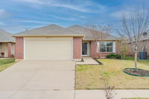 7833 Whitney Ln, Fort Worth, TX 76112
