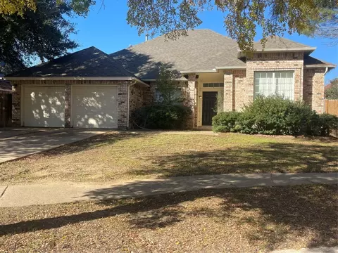 416 Hopewell St, Grand Prairie, TX 75052
