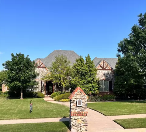1043 Falcon Creek Dr, Kennedale, TX 76060