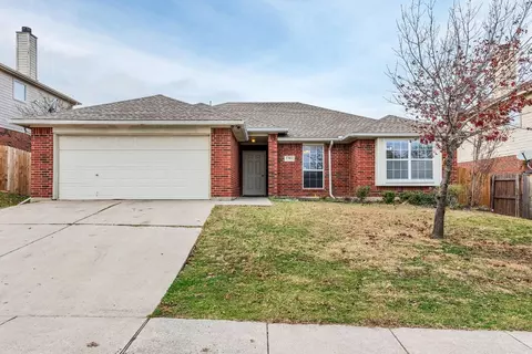 1204 N Rhea Dr, White Settlement, TX 76108