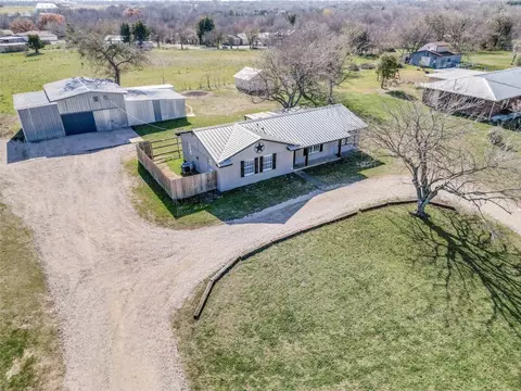 472 Cox Rd, Waxahachie, TX 75167