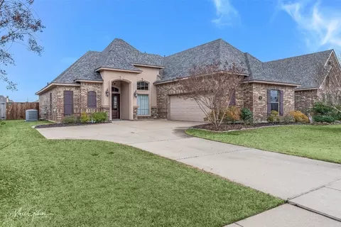 616 Bitter Pecan Dr, Bossier City, LA 71111