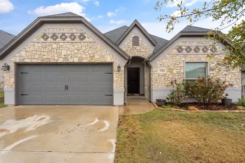 1904 Town Creek Cir, Weatherford, TX 76086