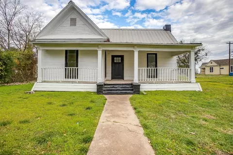 225 S Brazos St, Whitney, TX 76692