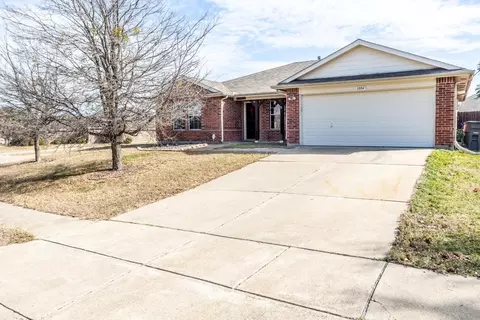 1004 Windsor Ln, Forney, TX 75126