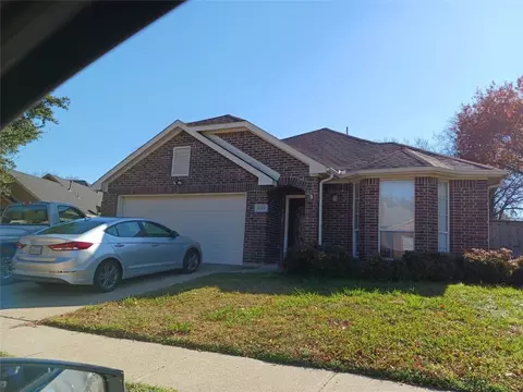 2705 White Oak Dr, Grand Prairie, TX 75052