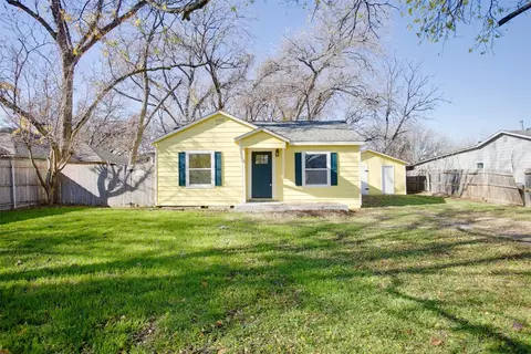 318 Pemberton Dr, White Settlement, TX 76108