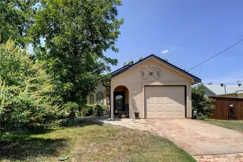 511 N 2nd St, Sanger, TX 76266