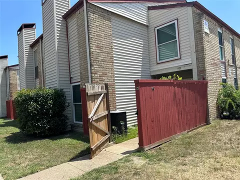 919 S Weatherred Dr #139, Richardson, TX 75080