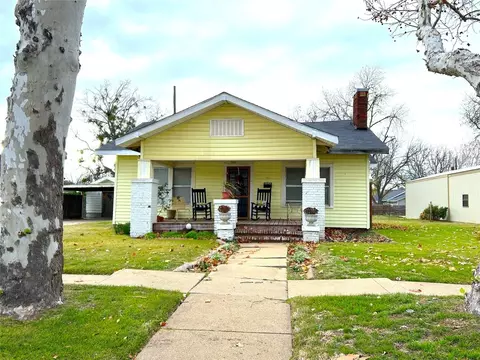 812 Virginia St, Graham, TX 76450
