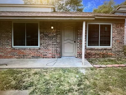 418 Oakwood Ln, Arlington, TX 76012