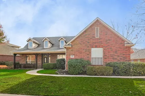 1800 Goshawk Ln, Corinth, TX 76210