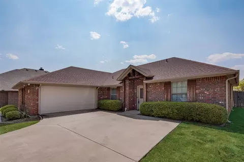145 Hickory Creek Dr, Red Oak, TX 75154