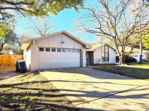 6908 Loma Vista Dr, Fort Worth, TX 76133