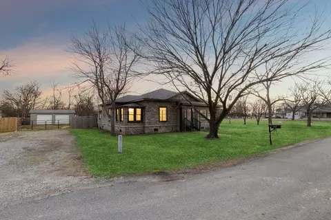 320 E 3rd St, Anna, TX 75409 photo 2