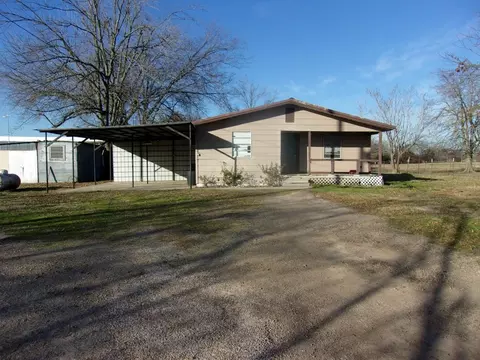 1051 Dena Dr, Sulphur Springs, TX 75482