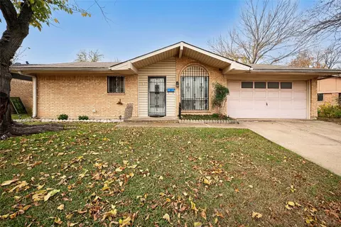 1814 Elmwood Ln, Carrollton, TX 75006