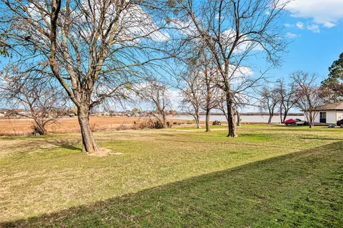 7060 Rucker St, Azle, TX 76020