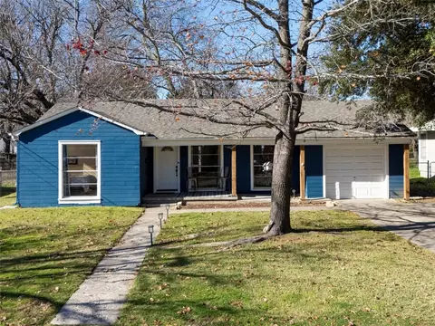 907 Gladney St, Gainesville, TX 76240