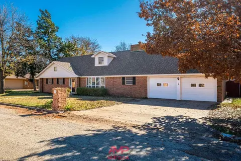 1406 Bartley St, Stamford, TX 79553