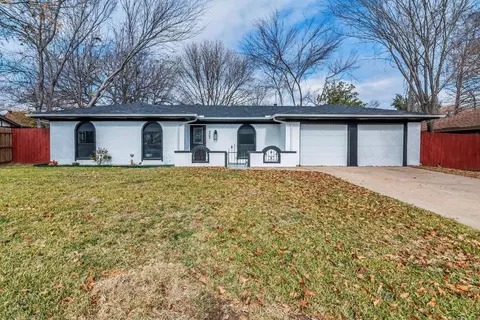 805 Simpson Ter, Bedford, TX 76021