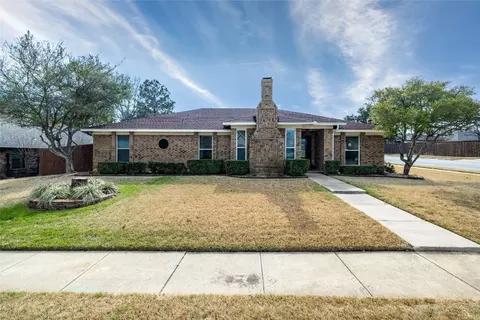 1400 Brookshire Dr, Bedford, TX 76021