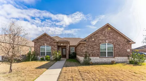 2010 Autumn Dr, Glenn Heights, TX 75154