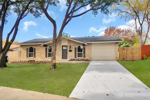 5221 Stagecoach Ln, Garland, TX 75043