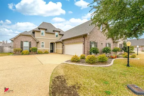 920 Royal Cir, Bossier City, LA 71111