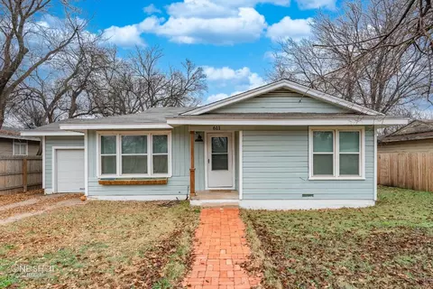 611 Dodson Dr, Stamford, TX 79553