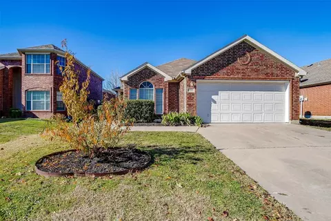8512 Silverbell Ln, Fort Worth, TX 76140