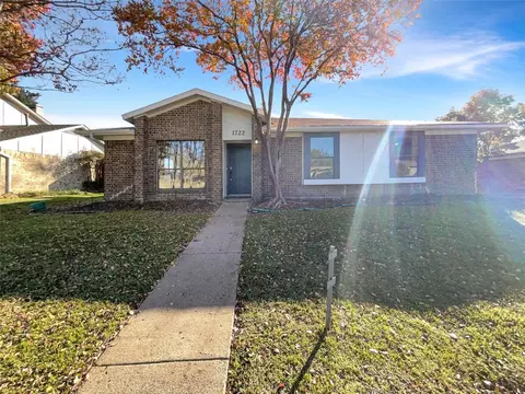 1722 Clarendon Dr, Lewisville, TX 75067