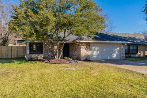 2462 Claremont Dr, Grand Prairie, TX 75052