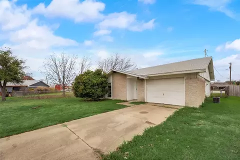 414 N Holiday Dr, Grand Prairie, TX 75052