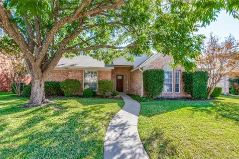 1806 Pecan View Dr, Garland, TX 75040